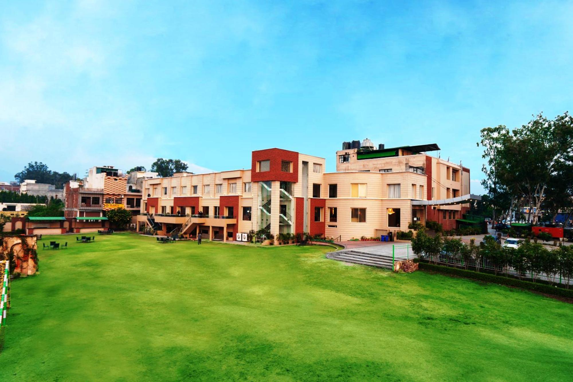 Hotel Classic Residency Kalka Exterior photo