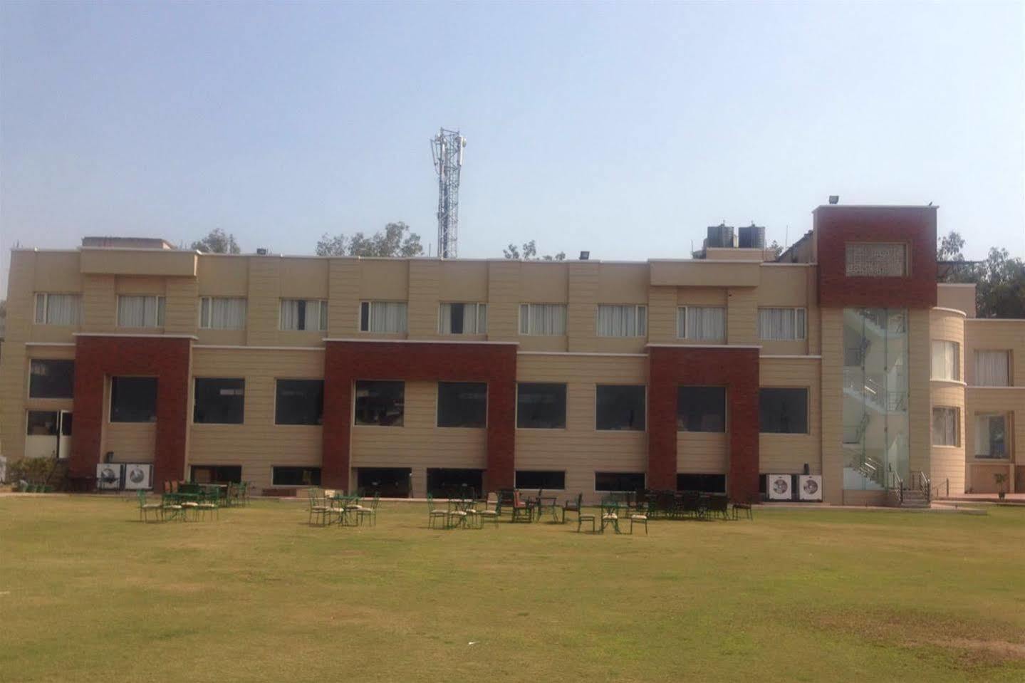 Hotel Classic Residency Kalka Exterior photo