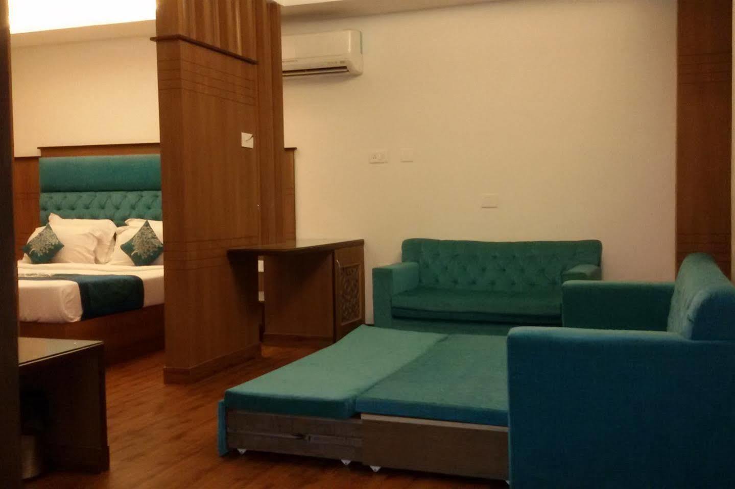 Hotel Classic Residency Kalka Exterior photo