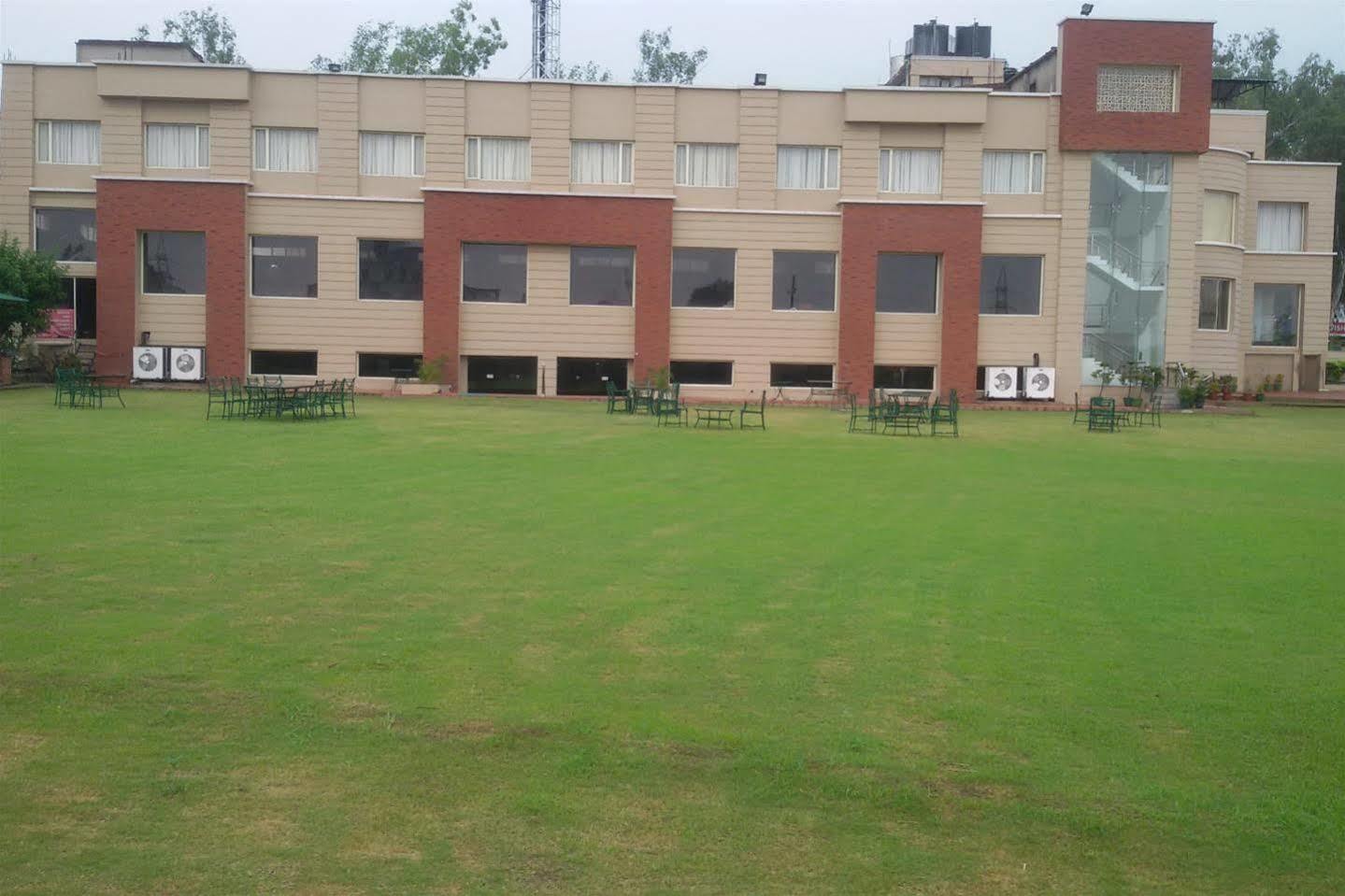 Hotel Classic Residency Kalka Exterior photo